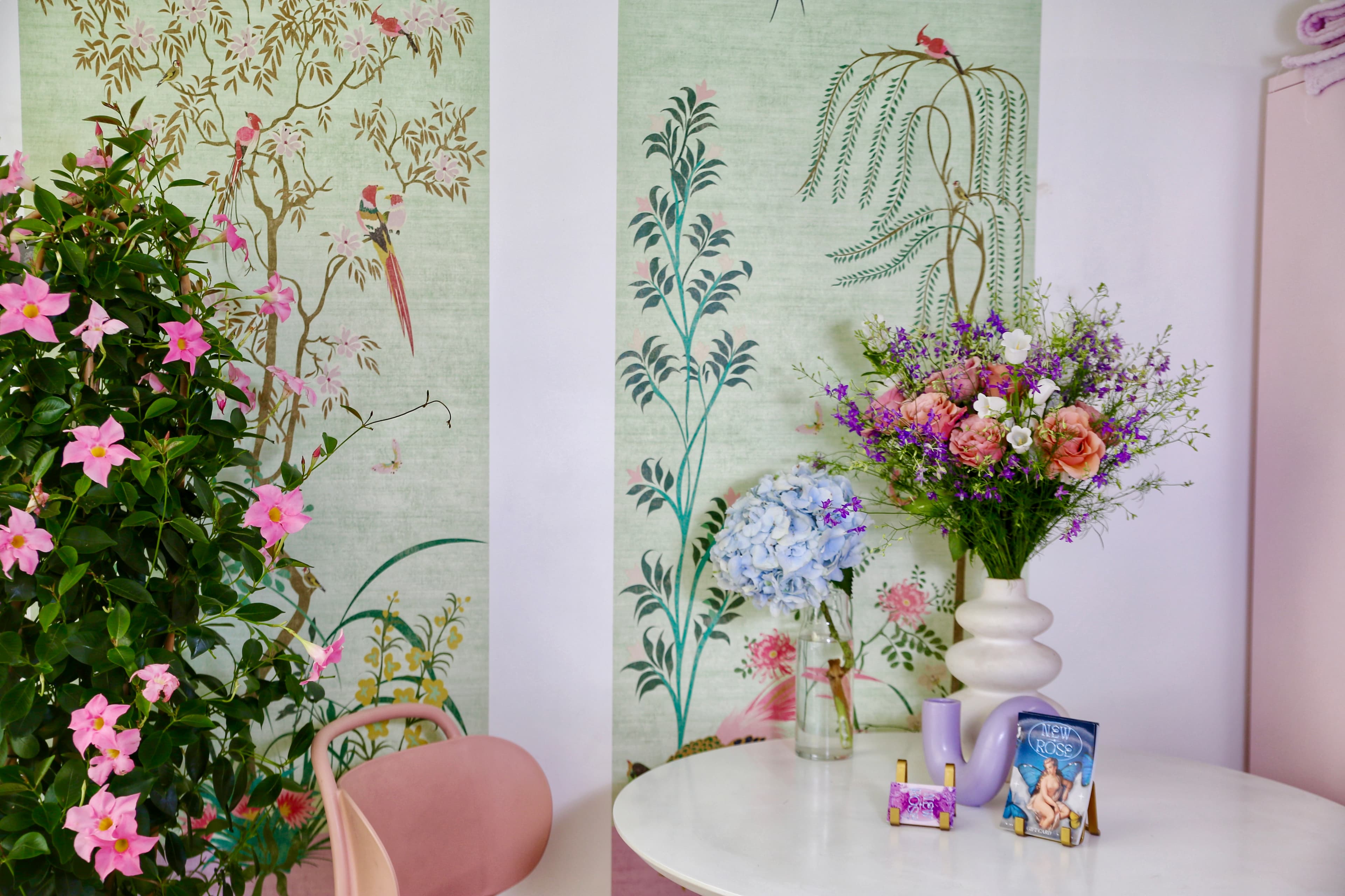 Intérieur du salon New Rose, 86 rue du Faubourg Saint-Denis, Paris 10e